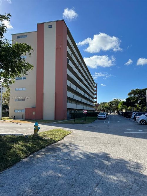 303-1-1770 Ne 191st St, Miami, FL, 33179-4221 | Card Image