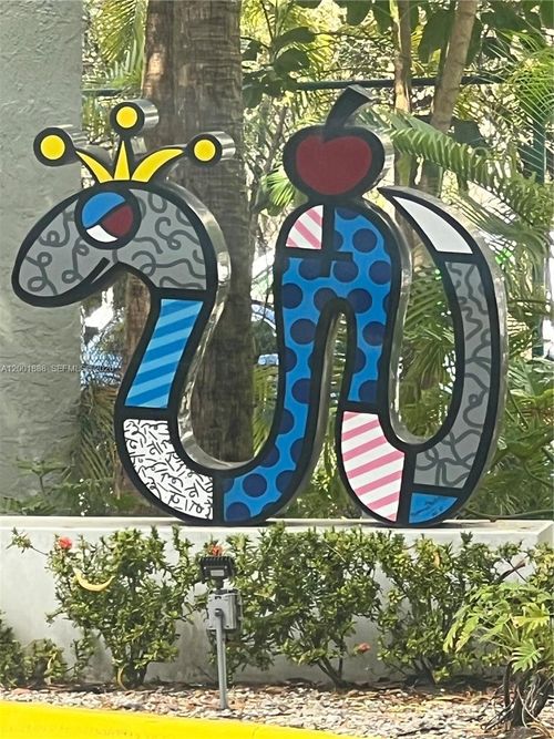 w1806-850 N Miami Ave, Miami, FL, 33136-3544 | Card Image