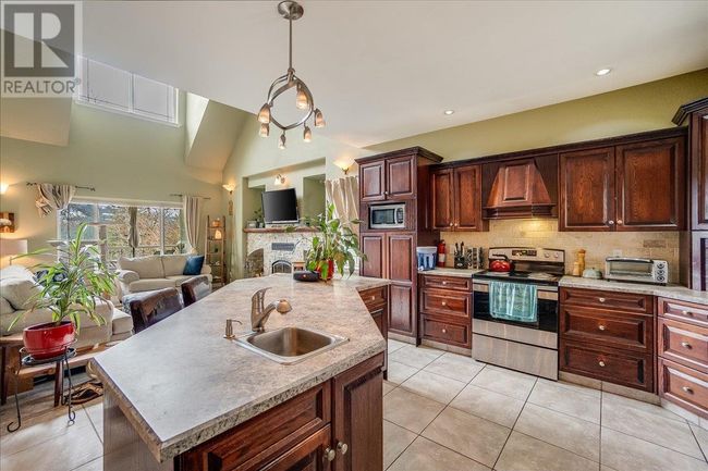 3829 Aaron Rd, House other with 2 bedrooms, 2 bathrooms and 3 parking in Bonnington BC | Image 9