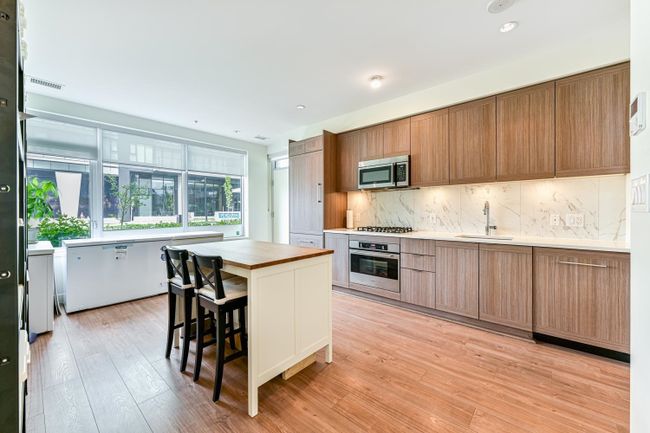 5033 Imperial Street, Townhouse with 2 bedrooms, 2 bathrooms and 2 parking in Burnaby BC | Image 7