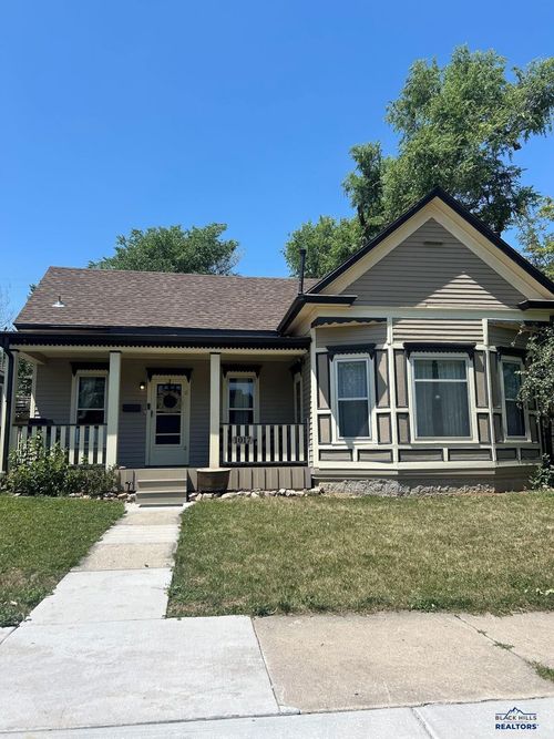 1017 12th St, RAPID CITY, SD, 57701-2527 | Card Image