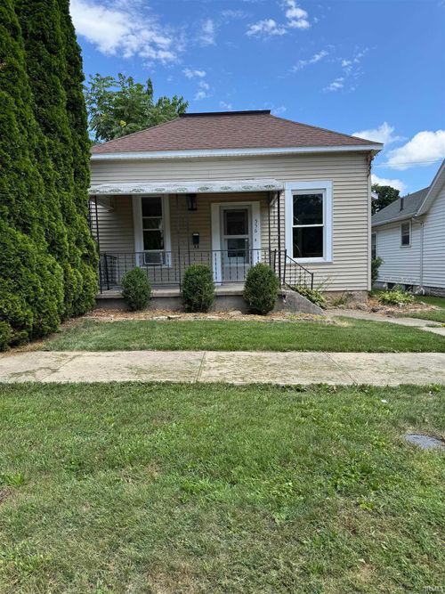 556 W Maple St, Wabash, IN, 46992-2319 | Card Image