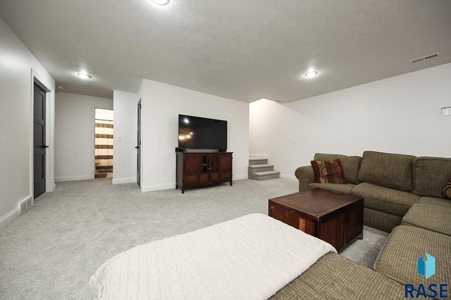 409 N Piper Dr, House other with 6 bedrooms, 3 bathrooms and null parking in Sioux Falls SD | Image 32