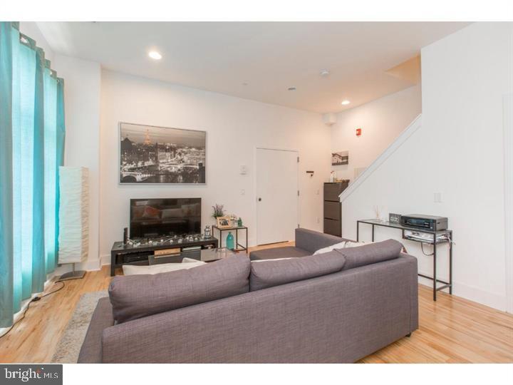 Commercial Sale in PHILADELPHIA 3