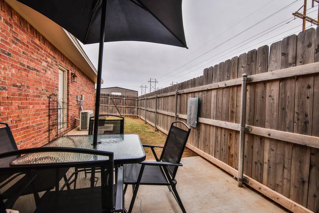 6902 20 Th St, Townhouse with 3 bedrooms, 2 bathrooms and null parking in Lubbock TX | Image 18