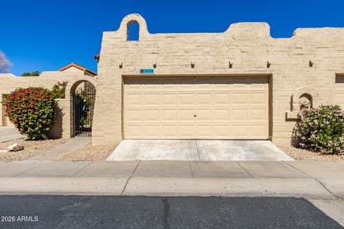 3004 W Phelps Rd, Phoenix, AZ, 85053-3047 | Card Image