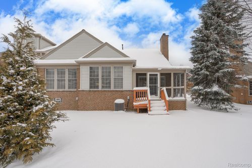 530 Wyngate Drive, Rochester, MI, 48307 | Card Image