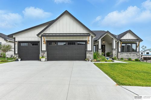 20810 Hartman Ave, Elkhorn, NE, 68022-5339 | Card Image