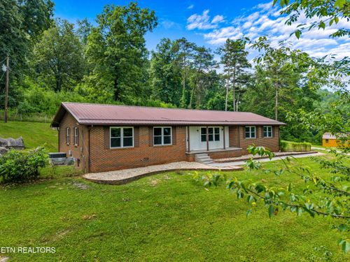 221 Greer Ln, Tazewell, TN, 37879-6023 | Card Image