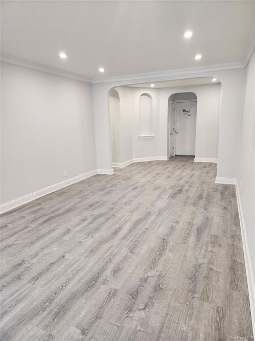 1n-34-24 82nd. Street, New York, NY, 11372 | Card Image