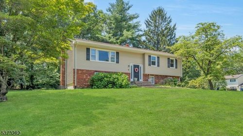 4 Dolores Dr, Ringwood, NJ, 07456-1816 | Card Image