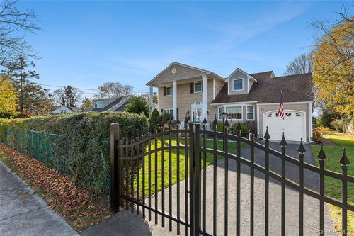 66 Colton Ave, Sayville, NY, 11782-3106 | Card Image