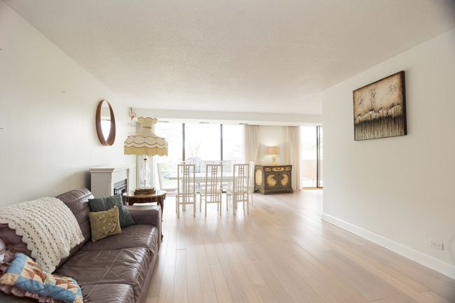 APT-208 - 2 S Atrium Way, Condo with 1 bedrooms, 2 bathrooms and 2 parking in Elmhurst IL | Image 5