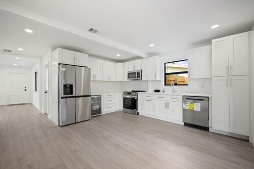 699 Ne 40th St, Oakland Park, FL, 33334-3031 | Card Image