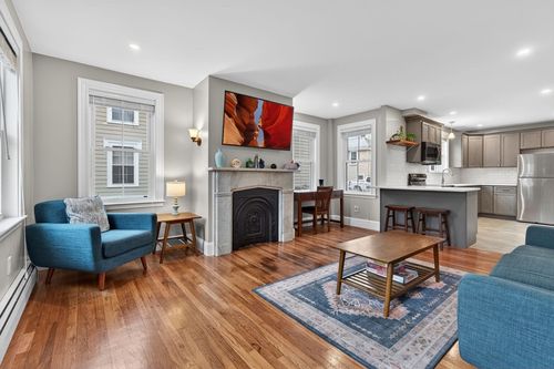 1l-49 Essex St, Salem, MA, 01970-5285 | Card Image
