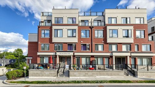 99-500 Alex Gardner Cir, Aurora, ON, L4G3G5 | Card Image