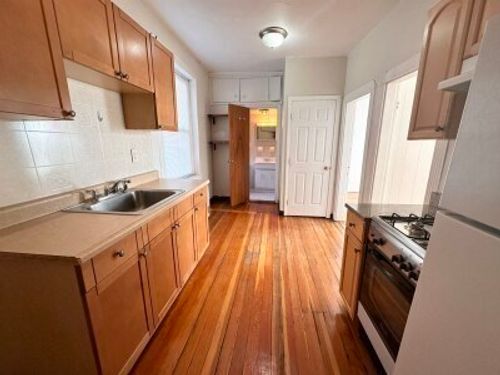 5f-22 Henchman St, Boston, MA, 02113-1428 | Card Image
