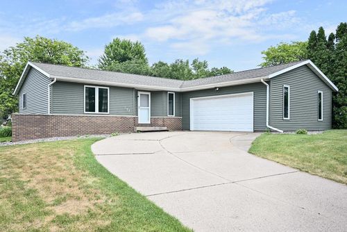 217 13th Ave S, Onalaska, WI, 54650-3032 | Card Image
