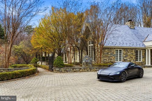 9324 Georgetown Pike, GREAT FALLS, VA, 22066-2725 | Card Image