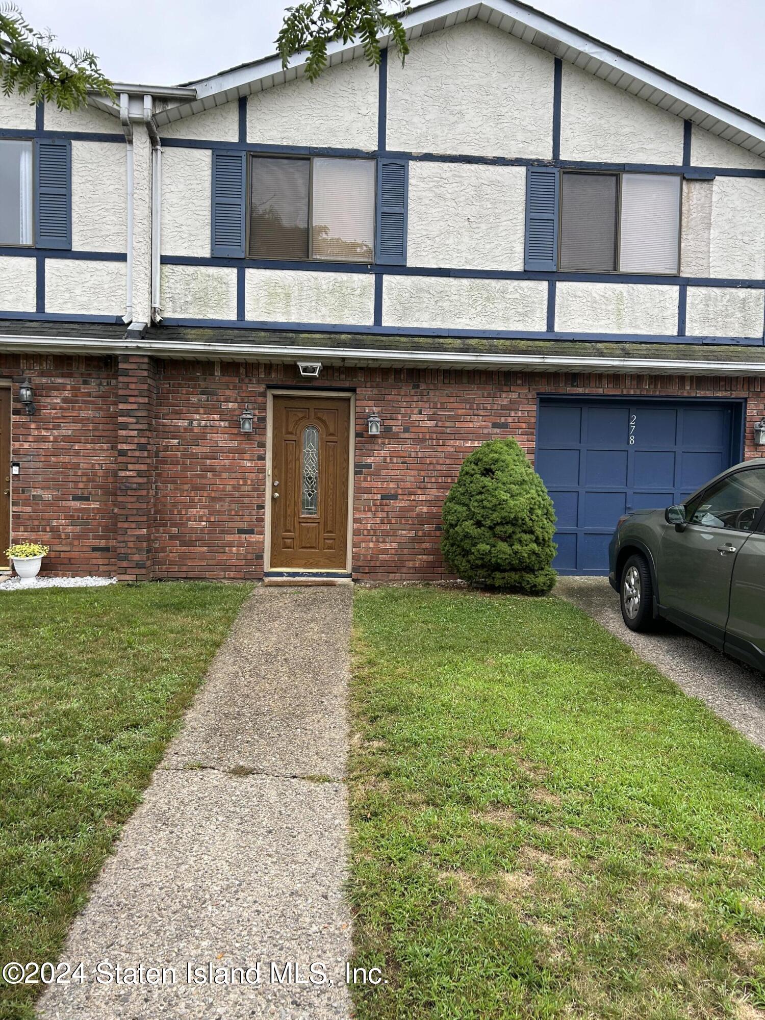 Ada Dr, Staten Island, NY 10314