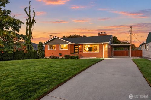 709 Colby Ave, Everett, WA, 98201-1313 | Card Image