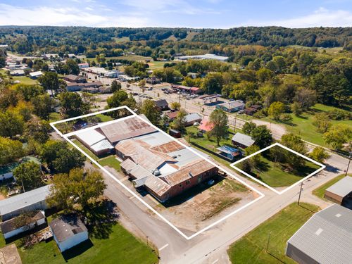 38 Third Ave E, Lobelville, TN, 37097-3299 | Card Image