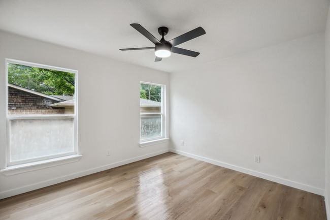 Unfurnished room featuring wood finished floors, baseboards, and a ceiling fan | Image 27