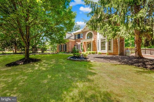 8 Golfview Dr, Ivyland, PA, 18974-1660 | Card Image