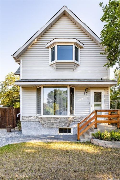 620 Ominica St E, Moose Jaw, SK, S6H0H5 | Card Image