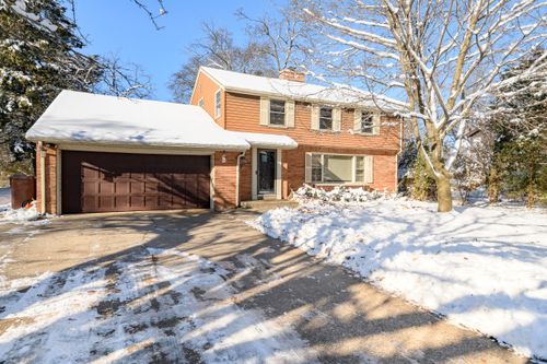 902 Lake Dr, SOUTH MILWAUKEE, WI, 53172-1736 | Card Image