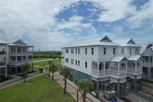 2602 E Seaside Dr, Galveston, TX, 77550-2713 | Card Image