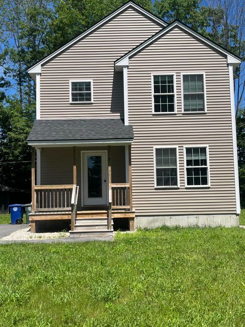 7 Richards St, Westbrook, ME, 04092-2037 | Card Image