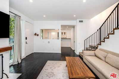 14 - 17th Street, Townhouse with 3 bedrooms, 2 bathrooms and 2 parking in Santa Monica CA | Image 3