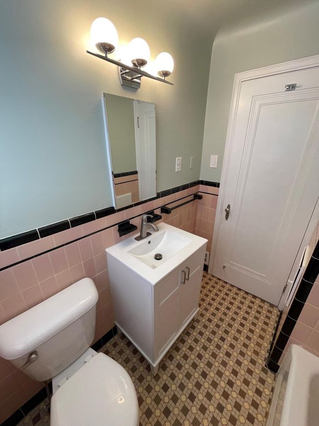 Harvard Bathroom 3 | Image 14