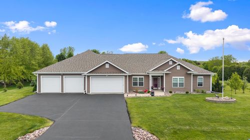 3281 Burke Rd, Sun Prairie, WI, 53590-9748 | Card Image