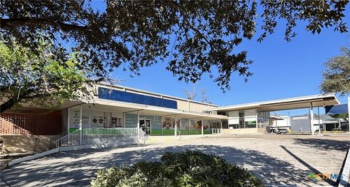 256 W Court St, Seguin, TX, 78155-5724 | Card Image