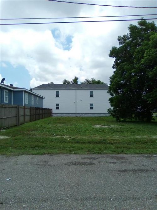 1900 Choctaw St, New Orleans, LA, 70117-3212 | Card Image