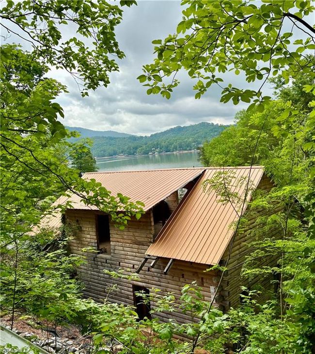 121 Anglers Way, House other with 3 bedrooms, 3 bathrooms and null parking in Lake Lure NC | Image 5