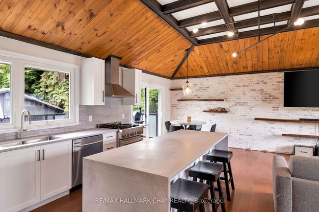 39 Eugenia St, House other with 5 bedrooms, 2 bathrooms and 4 parking in Barrie ON | Image 15