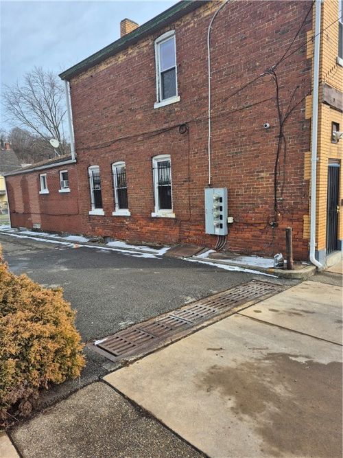 648 Broadway Ave, Mc Kees Rocks, PA, 15136-3008 | Card Image