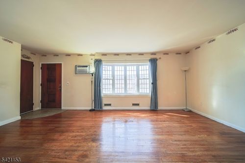 50 Knolls Rd, Bloomingdale, NJ, 07403-1548 | Card Image