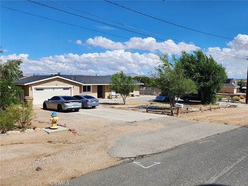 18140 Capri St, Hesperia, CA, 92345-4915 | Card Image