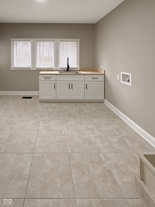 15 S Creedmoor Way, Anderson, IN, 46011-9019 | Card Image