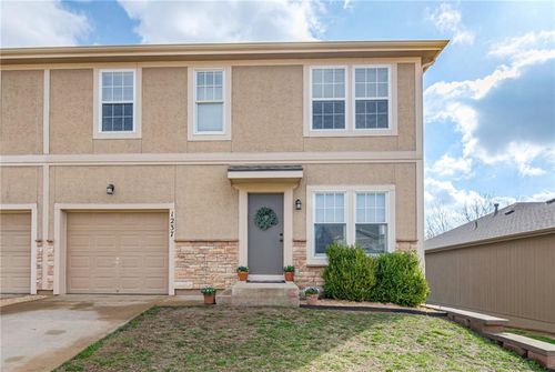 1237 Budd Cir, Kansas City, KS, 66109-7884 | Card Image