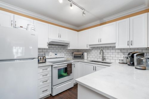 402-2962 Trethewey St, Abbotsford, BC, V2T4M3 | Card Image