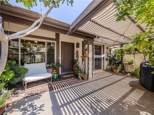 25786 Vista Fairways Dr, Valencia, CA, 91355-2817 | Card Image