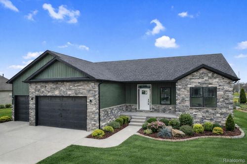 7246 Geraldine Cir, Swartz Creek, MI, 48473-7648 | Card Image