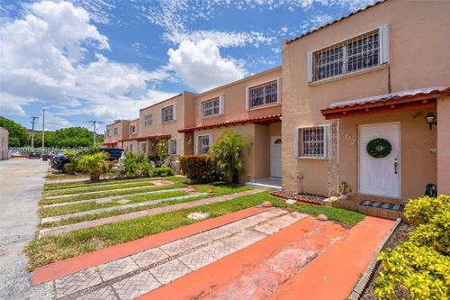 211-1757 W 57th St, Hialeah, FL, 33012-2005 | Card Image
