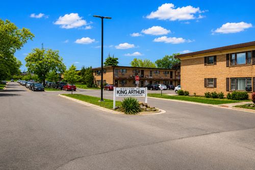 15-39 King Arthur Ct, Northlake, IL, 60164-2704 | Card Image
