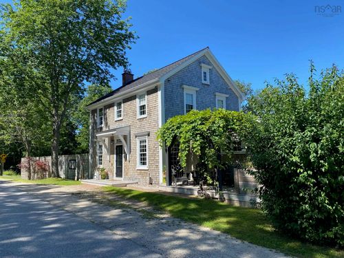 142 Woodstock Rd, Mahone Bay, NS, B0J2E0 | Card Image